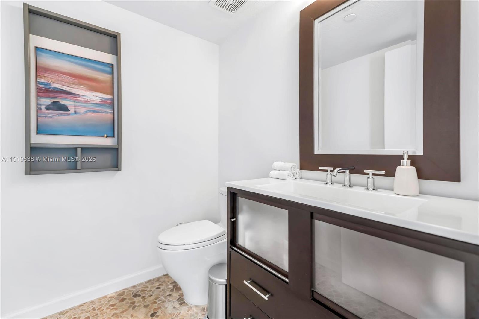 7600 Collins Avenue, Unit 1012 Miami Beach, FL 33141 - Photo 13 of 42 Half Bath