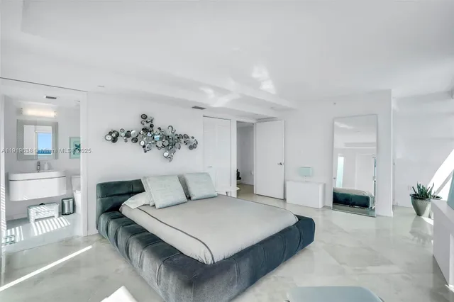 $1,299,000 | 7600 Collins Avenue, Unit 1012, Miami Beach, FL 33141