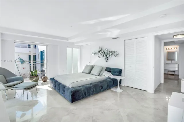$1,299,000 | 7600 Collins Avenue, Unit 1012, Miami Beach, FL 33141