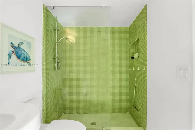 $1,299,000 | 7600 Collins Avenue, Unit 1012, Miami Beach, FL 33141