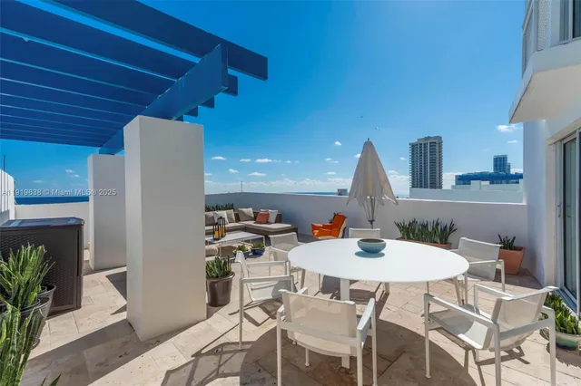 $1,299,000 | 7600 Collins Avenue, Unit 1012, Miami Beach, FL 33141