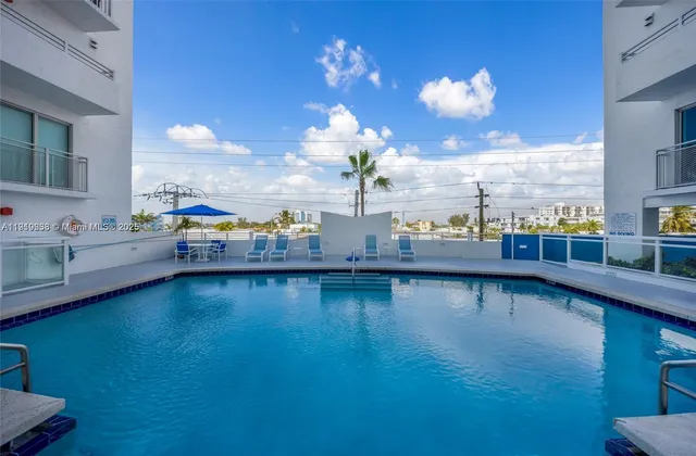 $1,299,000 | 7600 Collins Avenue, Unit 1012, Miami Beach, FL 33141