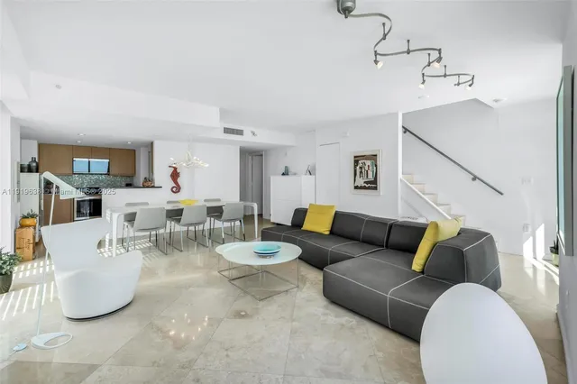 $1,299,000 | 7600 Collins Avenue, Unit 1012, Miami Beach, FL 33141