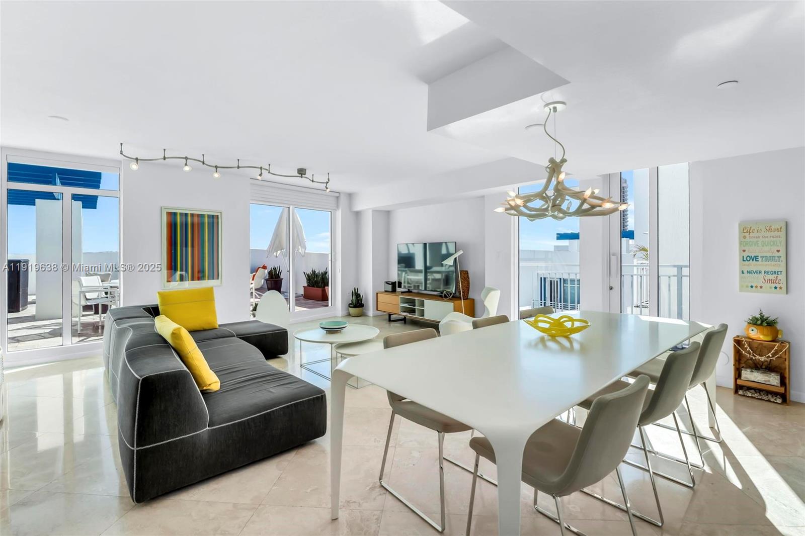 7600 Collins Avenue, Unit 1012 Miami Beach, FL 33141 - Photo 7 of 42