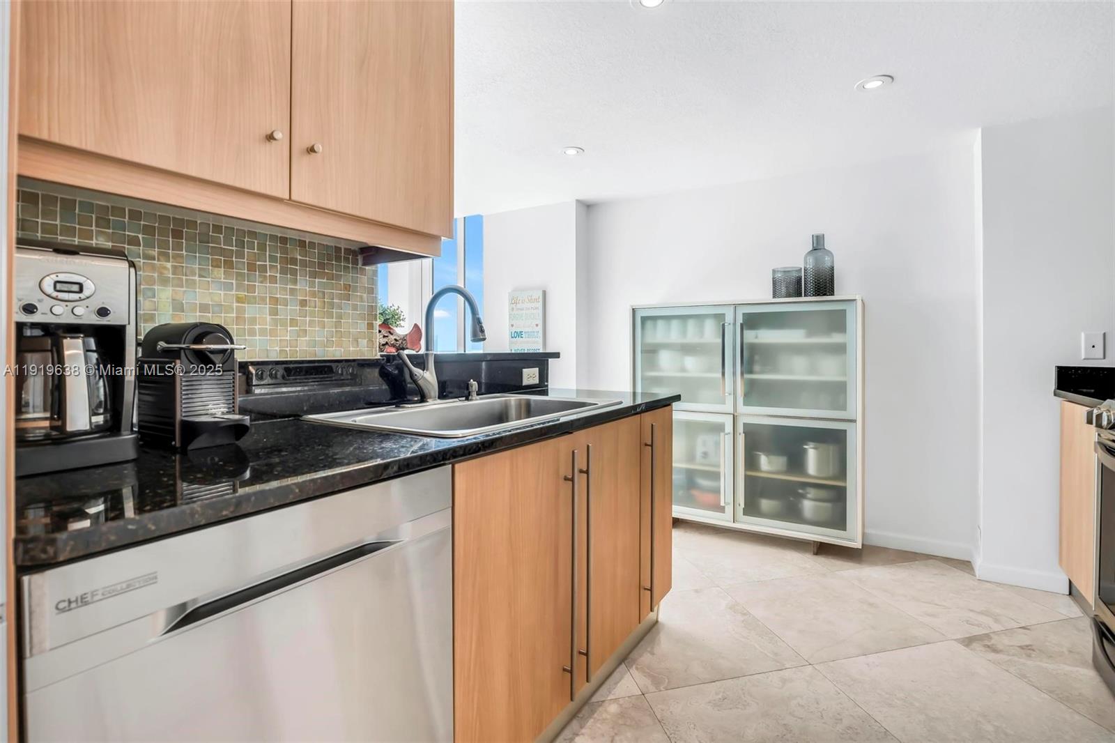 7600 Collins Avenue, Unit 1012 Miami Beach, FL 33141 - Photo 10 of 42