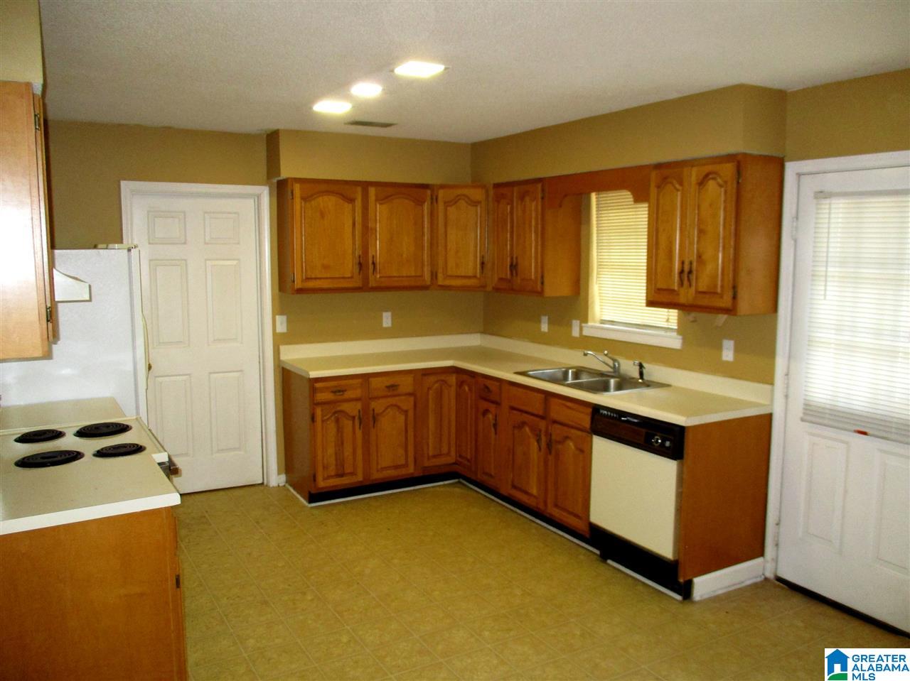 413 Laird Avenue Bessemer, AL 35023 - Photo 3 of 9