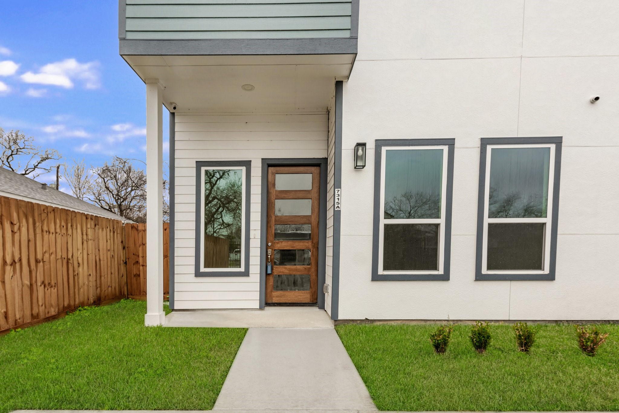 7315 Iwo Jima Road, Unit A Houston, TX 77033 - Photo 3 of 31