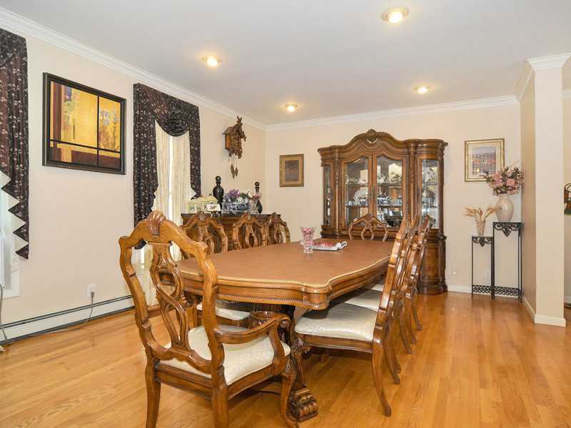 609 River Road Lincoln, RI 02865 - Photo 17 of 25 Dining Room.