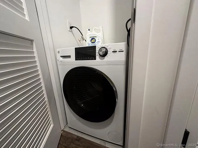 a close up view of a washer and dryer
