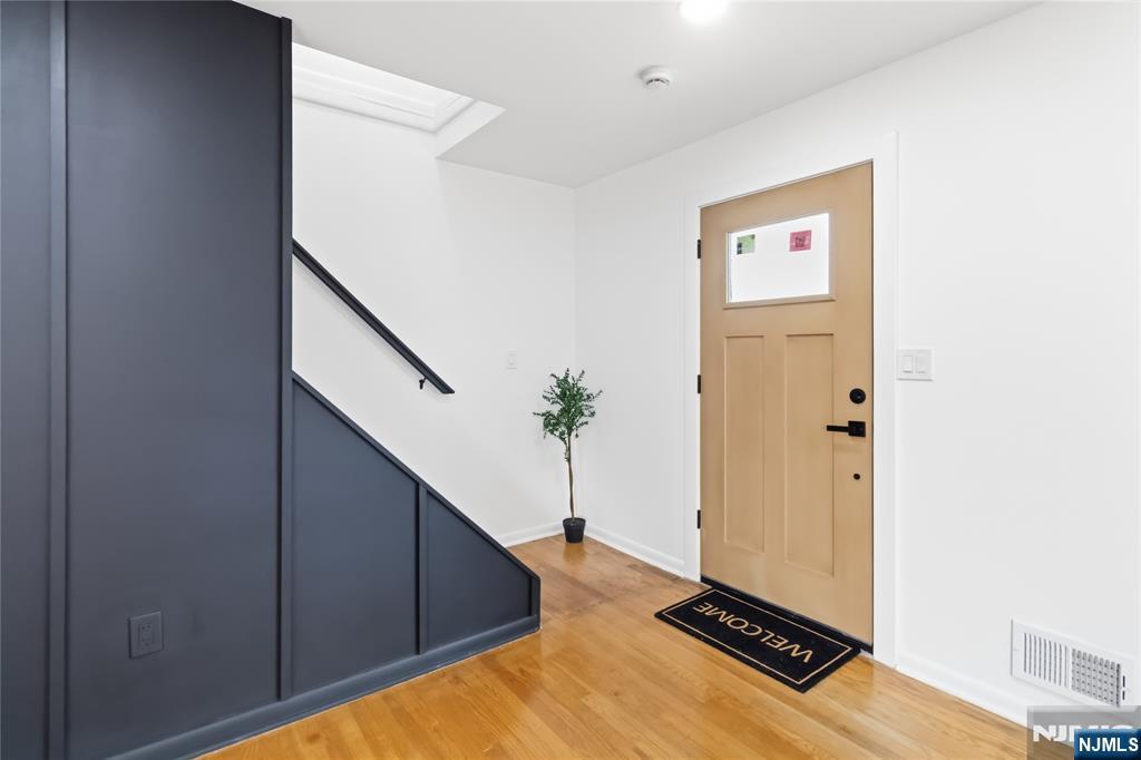 116 Washington Place Teaneck, NJ 07666 - Photo 6 of 26