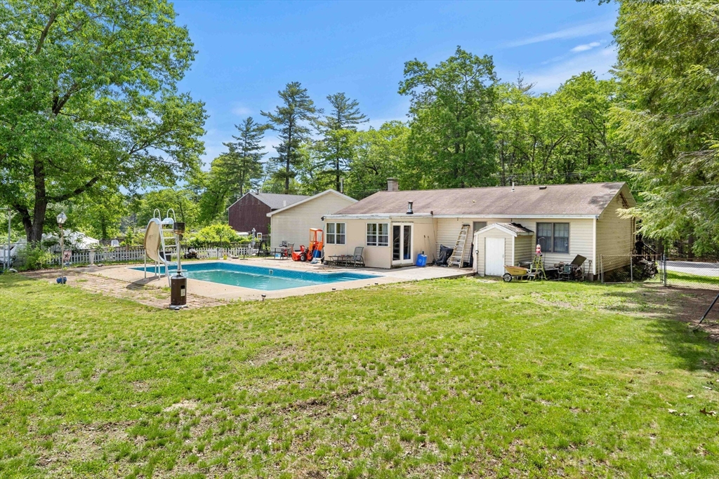 25 R Beacon Street Amesbury, MA 01913 - Photo 3 of 42