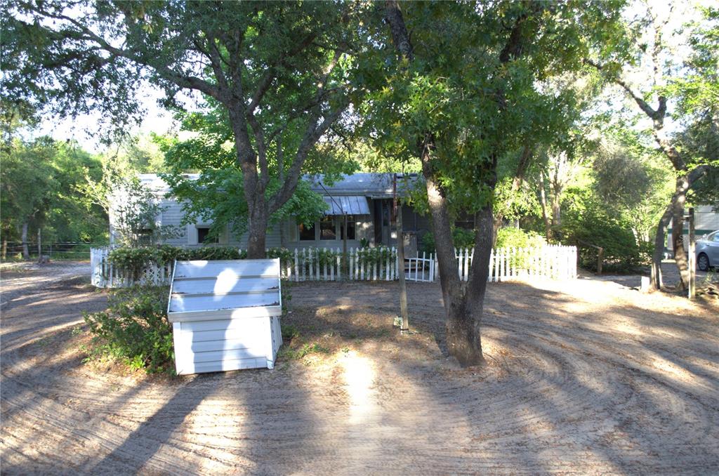 591 Fisher Road Ocklawaha, FL 32179 - Photo 3 of 24