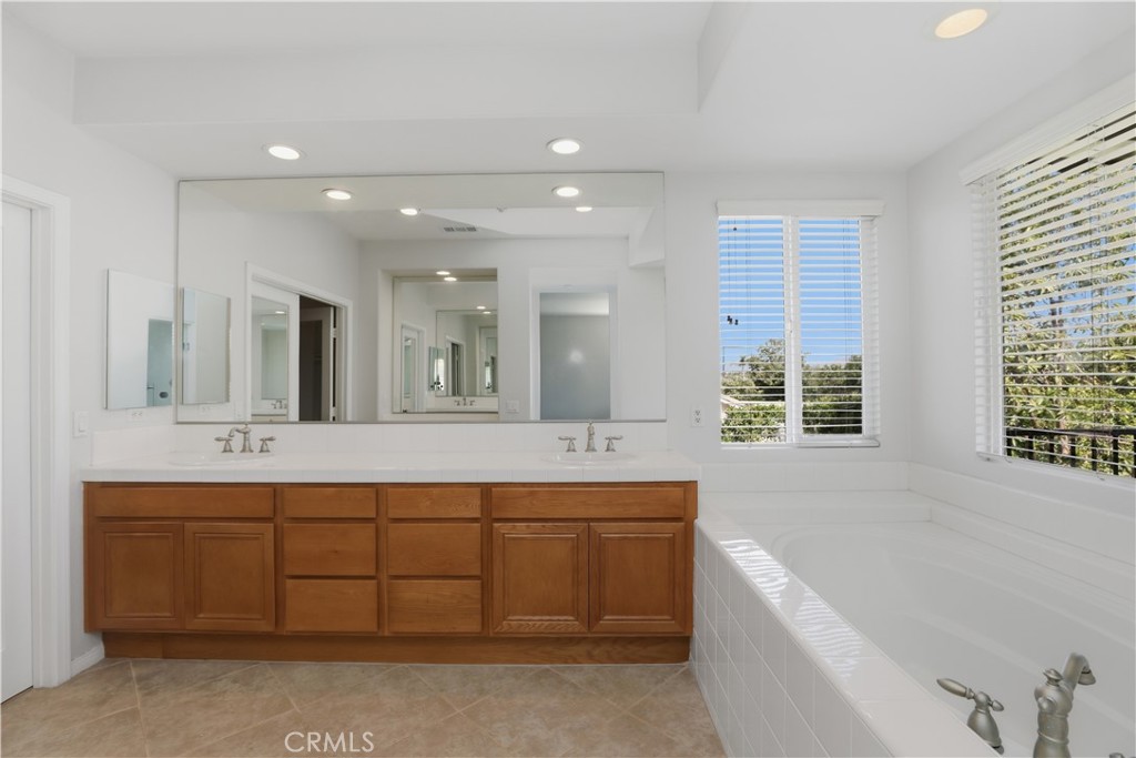 8075 Terraza Court Riverside, CA 92508 - Photo 22 of 75 Primary Bathroom