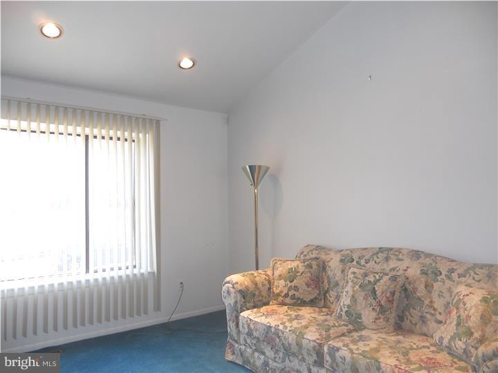 318 Betsy Road Huntingdon Valley, PA 19006 - Photo 2 of 13 Living Room