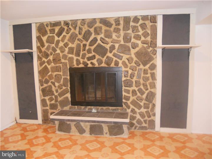 318 Betsy Road Huntingdon Valley, PA 19006 - Photo 3 of 13 Family Room