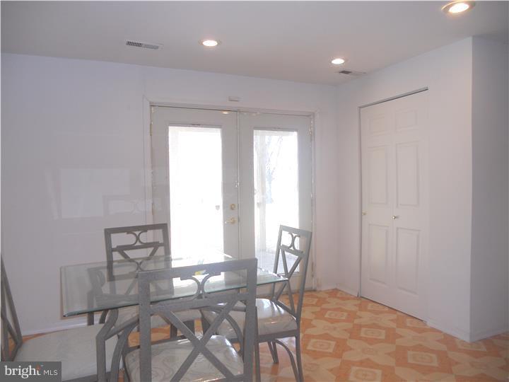 318 Betsy Road Huntingdon Valley, PA 19006 - Photo 5 of 13 Family Room