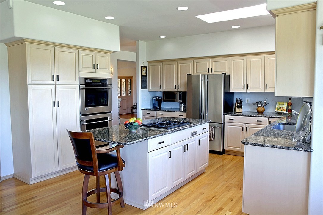 1029 Arrowhead Road Camano Island, WA 98282 - Photo 9 of 25 Gallery Image 9