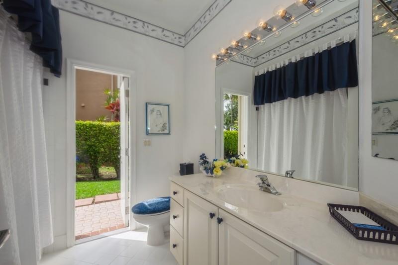 8670 Via Ancho Road Boca Raton, FL 33433 - Photo 18 of 24 15_8670ViaAnchoRd_9_2ndBathroom_FlexMLS8