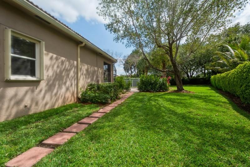 8670 Via Ancho Road Boca Raton, FL 33433 - Photo 23 of 24 20_8670ViaAnchoRd_27_SideYard_FlexMLS800