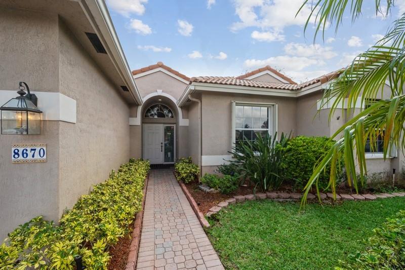 8670 Via Ancho Road Boca Raton, FL 33433 - Photo 3 of 24 02_8670ViaAnchoRd_84_Entryway_FlexMLS800