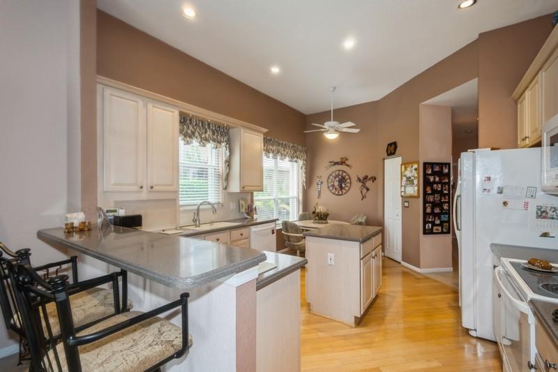 8670 Via Ancho Road Boca Raton, FL 33433 - Photo 10 of 24 06_8670ViaAnchoRd_5_Kitchen_FlexMLS800x6