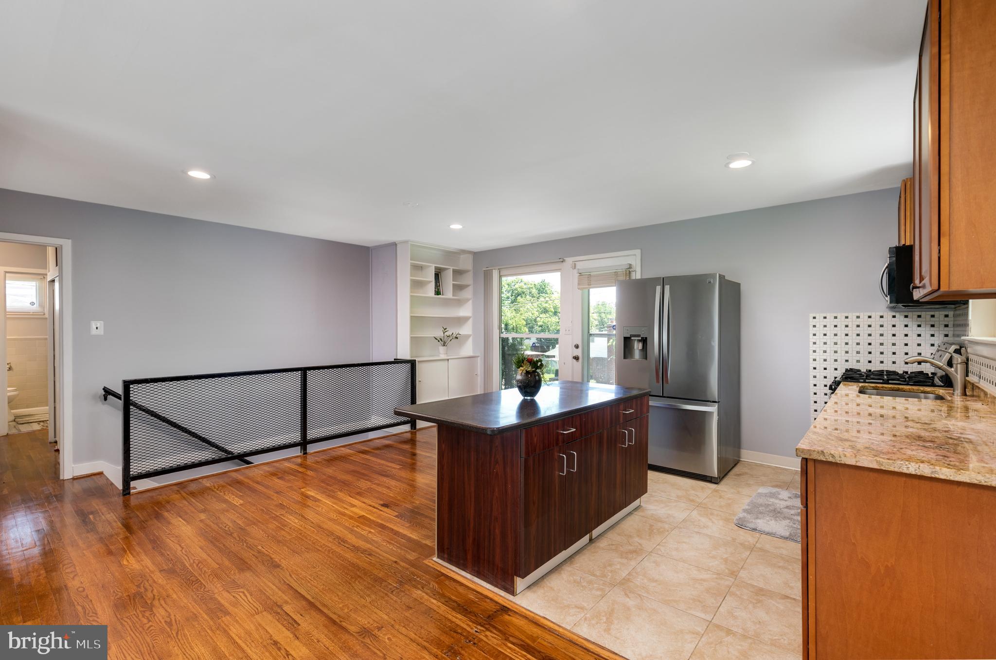 305 Belton Road Silver Spring, MD 20901 - Photo 4 of 37