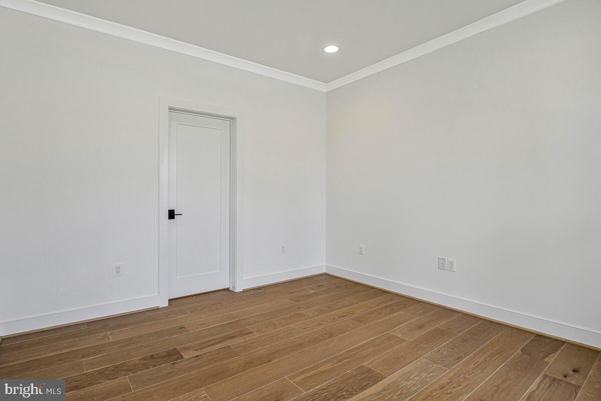 8205 Dabney Avenue Springfield, VA 22152 - Photo 14 of 84