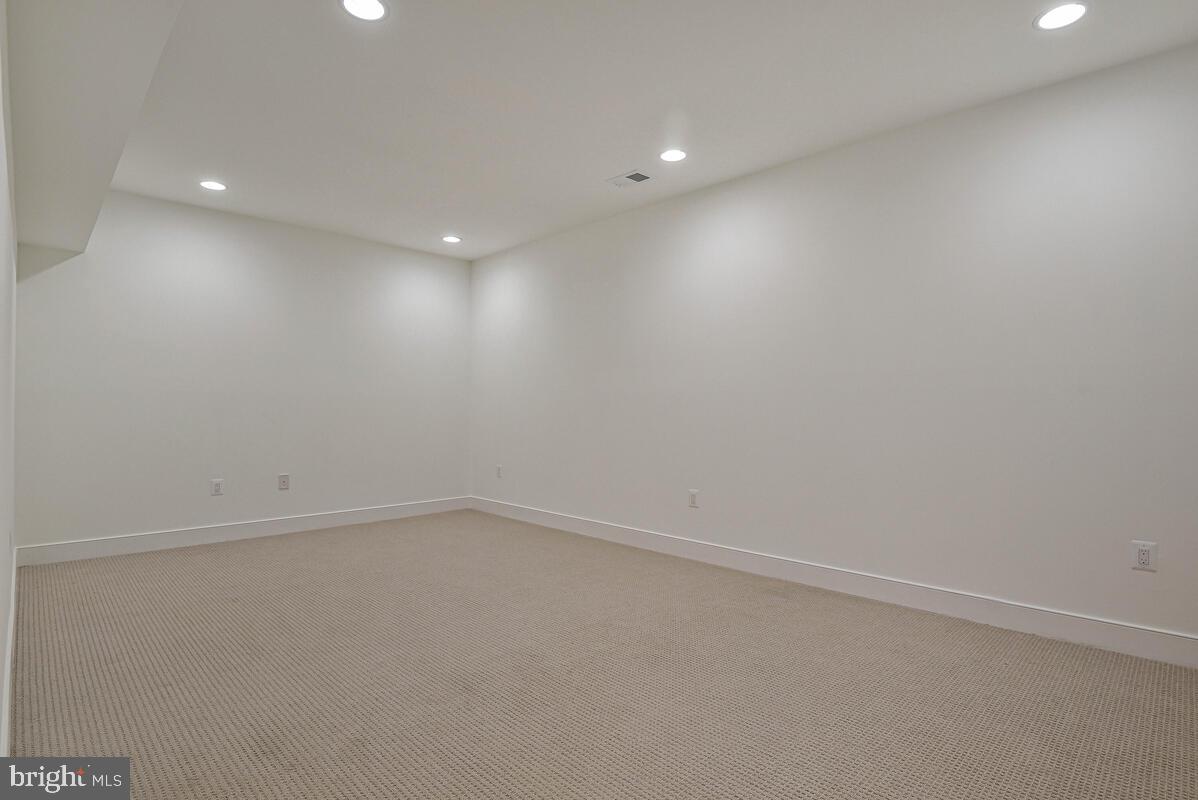 8205 Dabney Avenue Springfield, VA 22152 - Photo 72 of 84