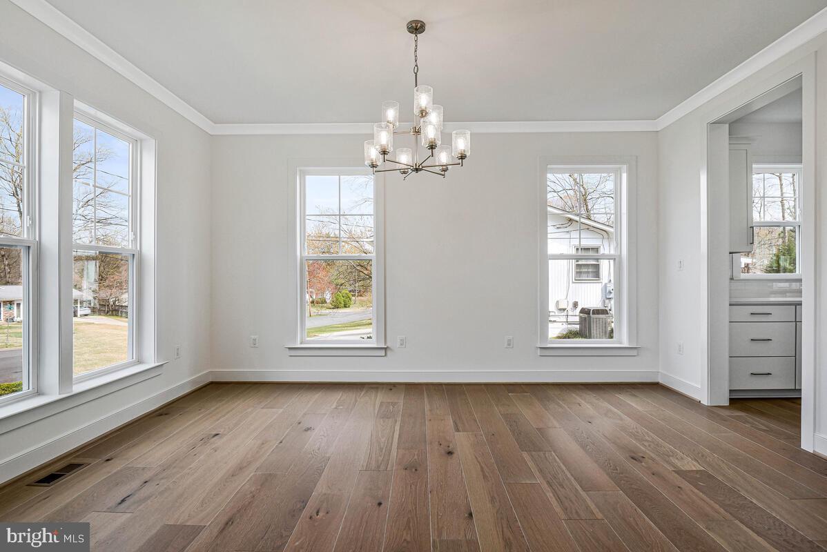 8205 Dabney Avenue Springfield, VA 22152 - Photo 8 of 84