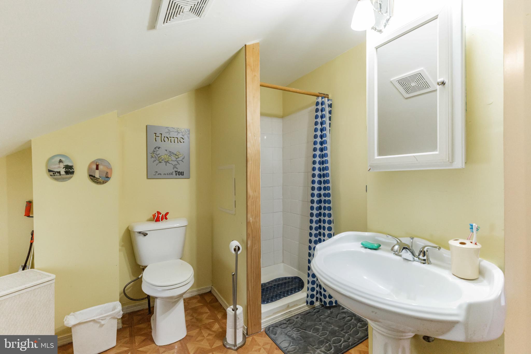 17 Inbrook Road Levittown, PA 19057 - Photo 12 of 14 Gallery Image 12