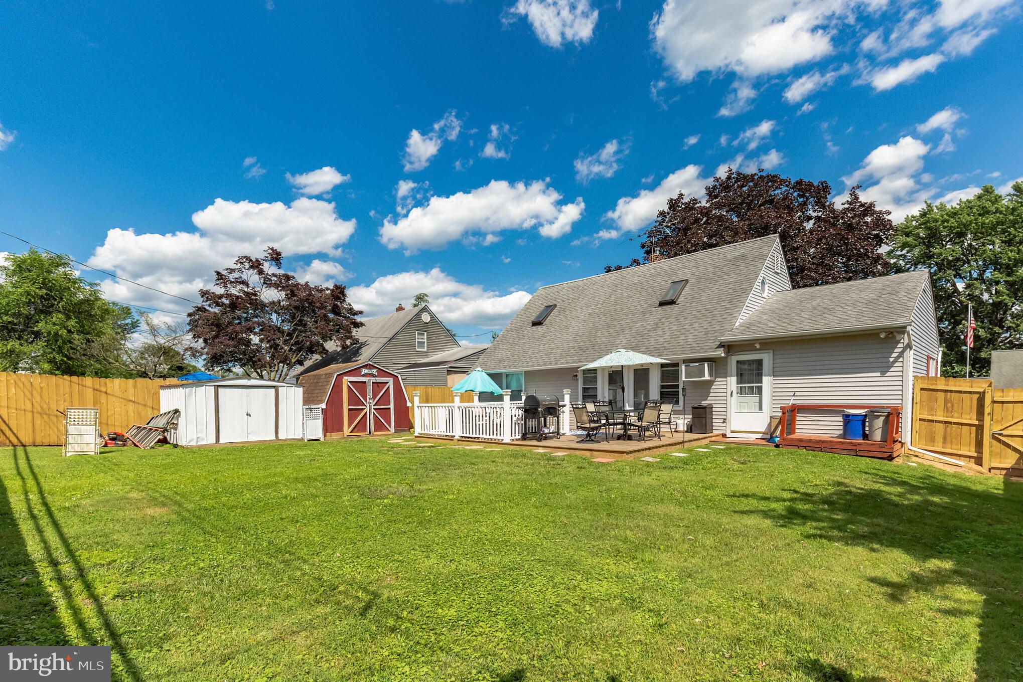 17 Inbrook Road Levittown, PA 19057 - Photo 2 of 14 Gallery Image 2