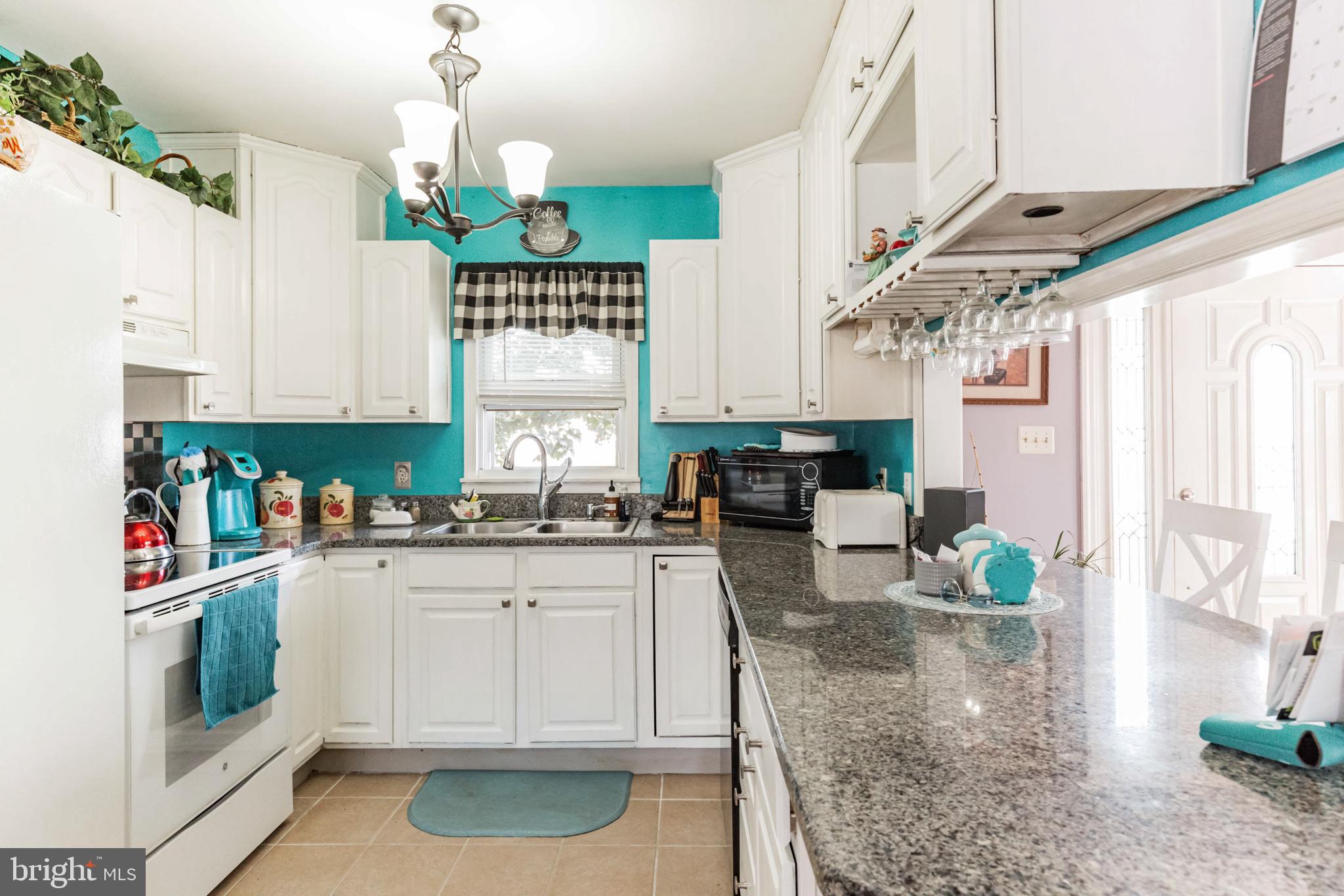 17 Inbrook Road Levittown, PA 19057 - Photo 5 of 14 Gallery Image 5