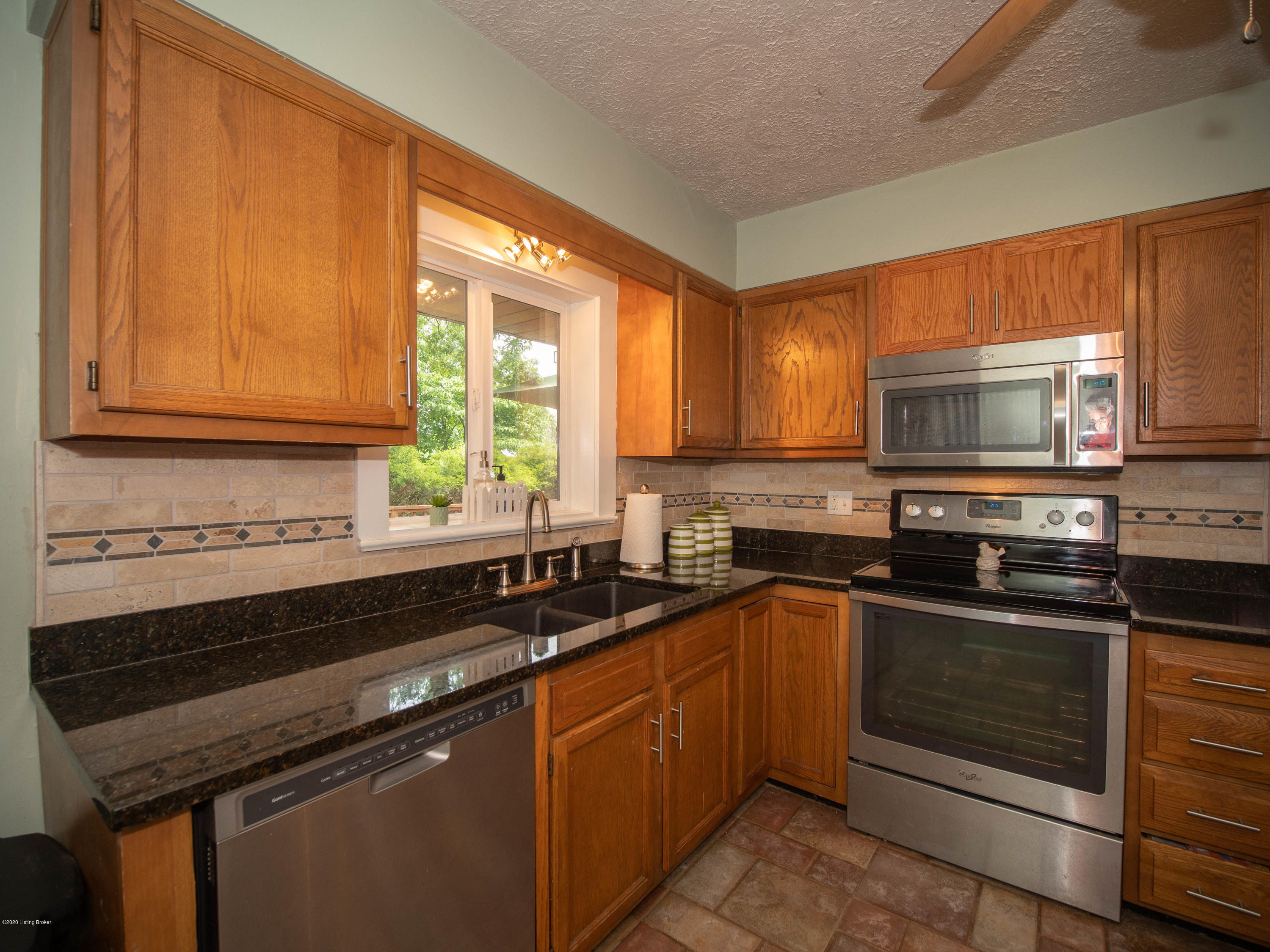 809 Ahland Road Louisville, KY 40207 - Photo 12 of 72 809 Ashland Road-30