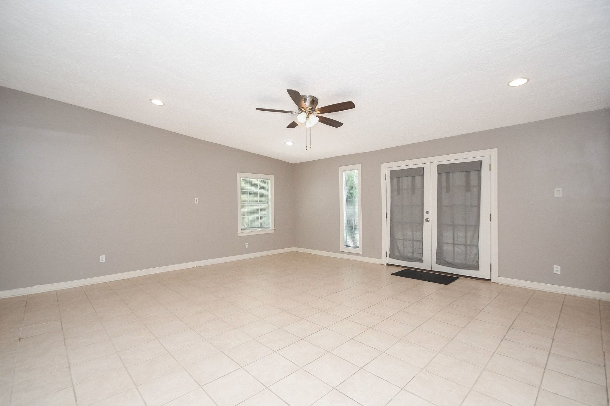 1231 Hopper Road Houston, TX 77037 - Photo 8 of 18 Gallery Image 8