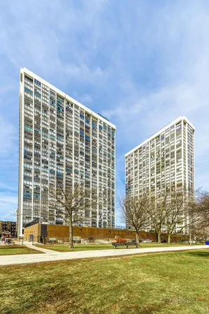 $175,000 | 5445 North Sheridan Road, Unit 3805, Chicago, IL 60640