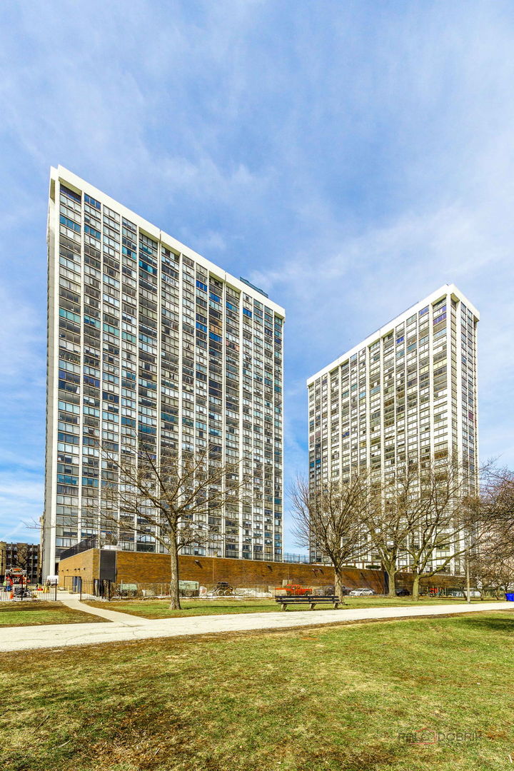 5445 North Sheridan Road, Unit 3805 Chicago, IL 60640 - Photo 1 of 27