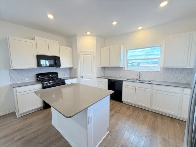 $2,295 | 224 Canley Loop, Hutto, TX 78634