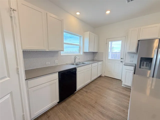 $2,295 | 224 Canley Loop, Hutto, TX 78634