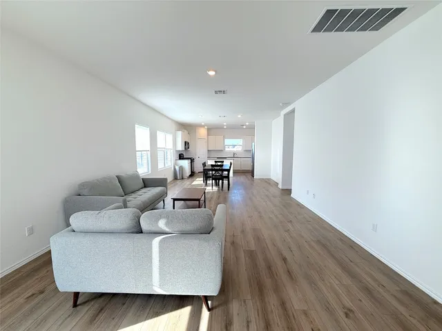 $2,295 | 224 Canley Loop, Hutto, TX 78634