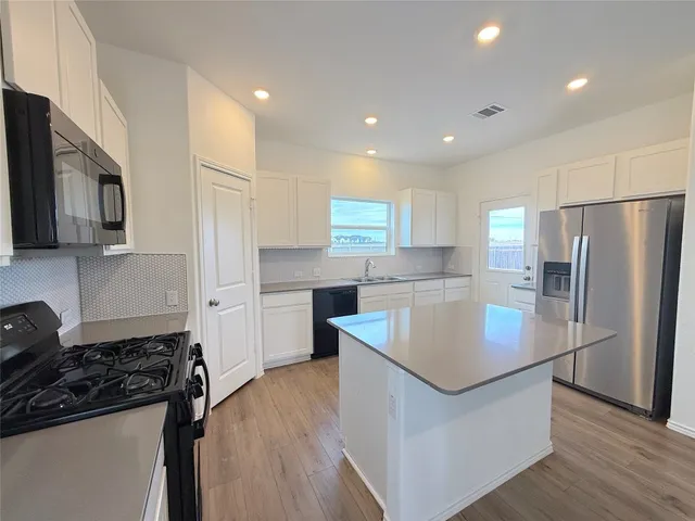 $2,295 | 224 Canley Loop, Hutto, TX 78634