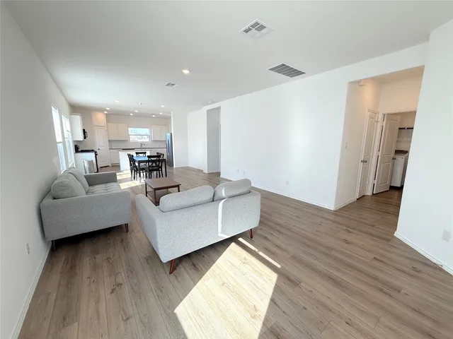 $2,295 | 224 Canley Loop, Hutto, TX 78634