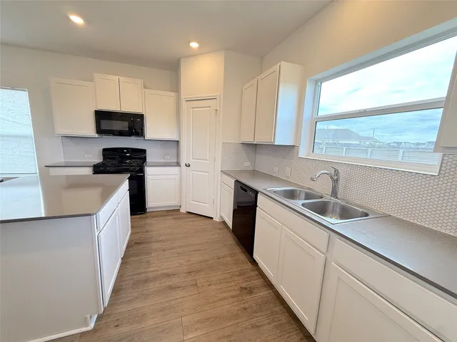 $2,295 | 224 Canley Loop, Hutto, TX 78634