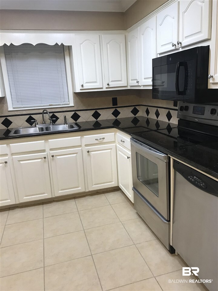 6048 Idlemoore Drive Theodore, AL 36582 - Photo 4 of 22