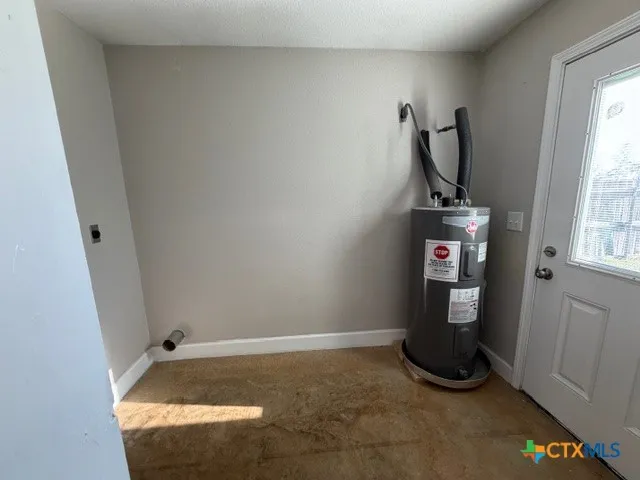 $1,100 | 661 West Austin Street, Unit F, Luling, TX 78648