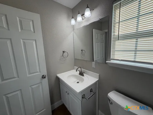 $1,100 | 661 West Austin Street, Unit F, Luling, TX 78648