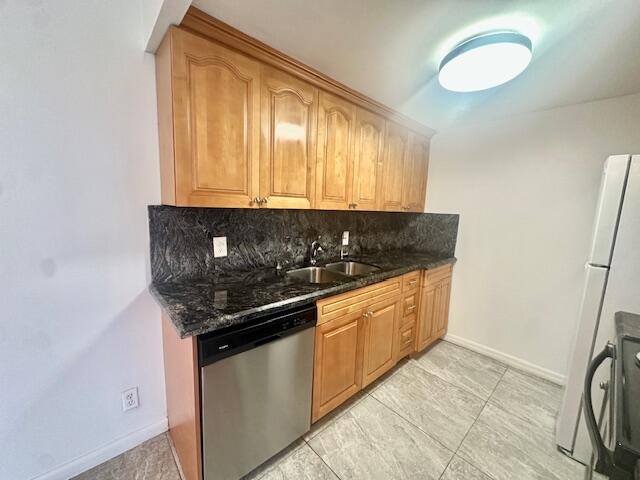 1067 Cornwall East Boca Raton, FL 33434 - Photo 4 of 21 Kitchen