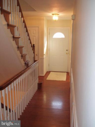 482 Colonial Ridge Lane, Unit 99 Arnold, MD 21012 - Photo 3 of 28 Hallway
