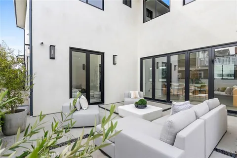 $3,698,000 | 1828 Pine Street, Huntington Beach, CA 92648