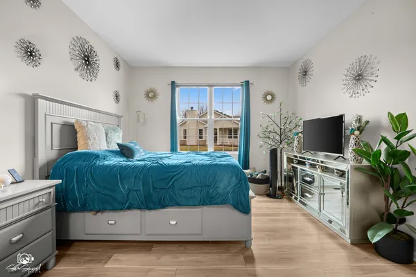 $295,000 | 15958 Buckner Pond Way, Crest Hill, IL 60403