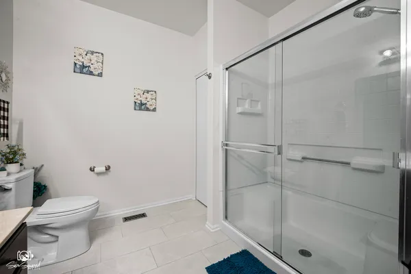 $295,000 | 15958 Buckner Pond Way, Crest Hill, IL 60403